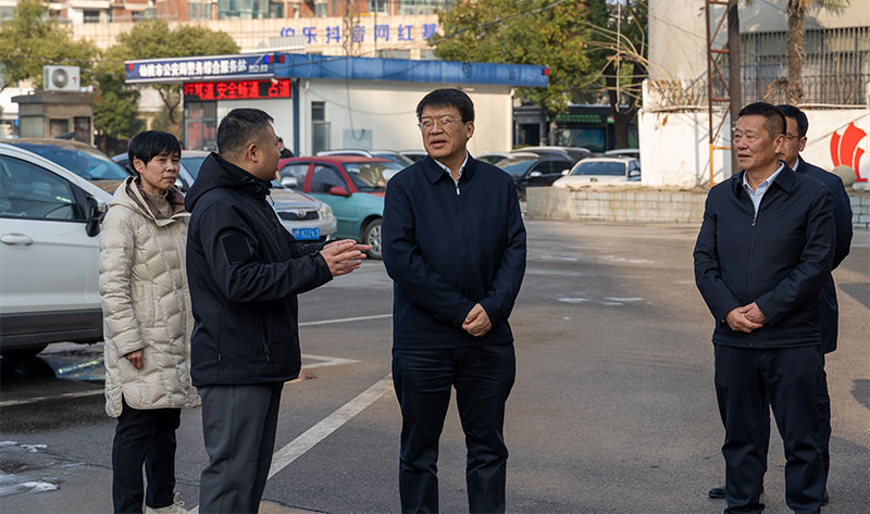 省总工会慰问组来我市开展走访慰问活动