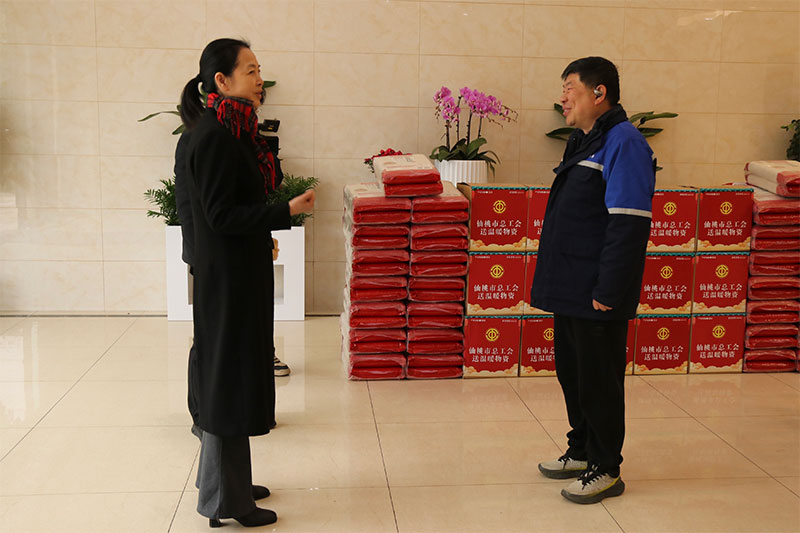 市总工会开展“两节”送温暖走访慰问活动