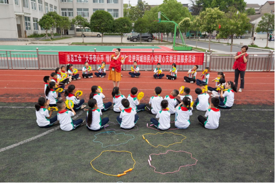 仙桃市总工会开展“六一”儿童节关爱慰问活动